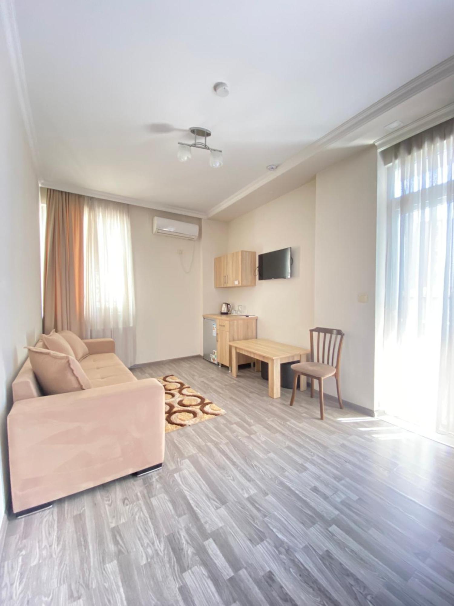 Hotel Garanti บาทูมิ ภายนอก รูปภาพ